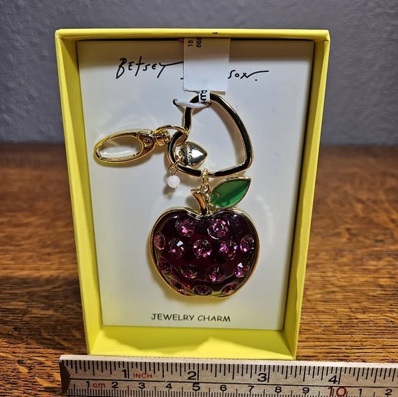Betsey Johnson Apple Keychain Bagcharm NIB - Picture 7 of 9